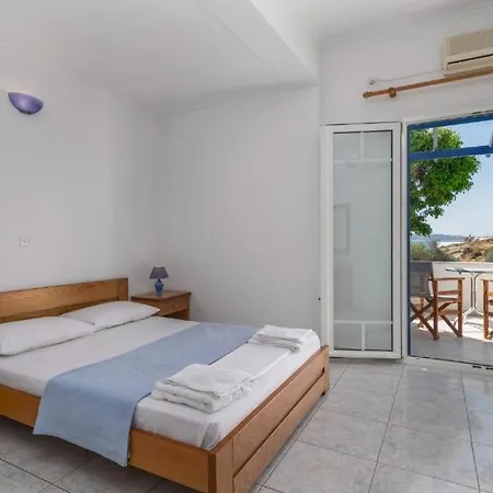 Tina's Adamantas (Milos)