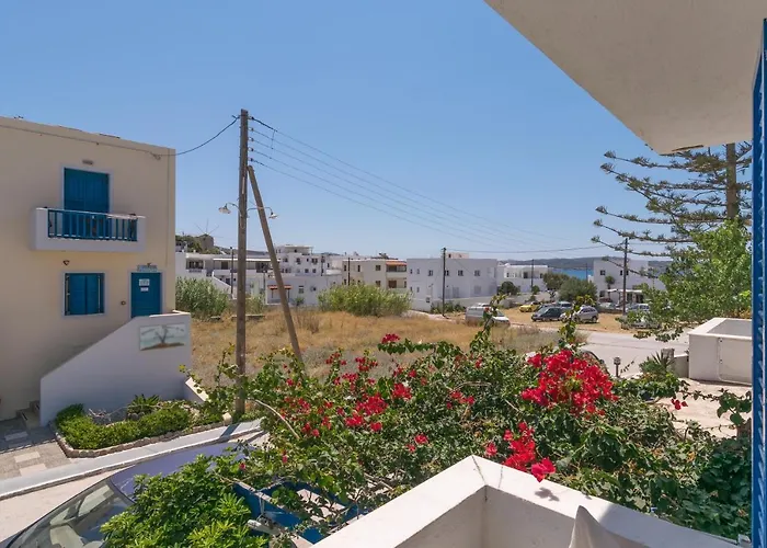 Tina's Adamantas (Milos)