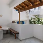 Tina's Αδάμας