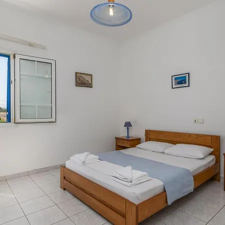 Tina's * Adamantas (Milos)