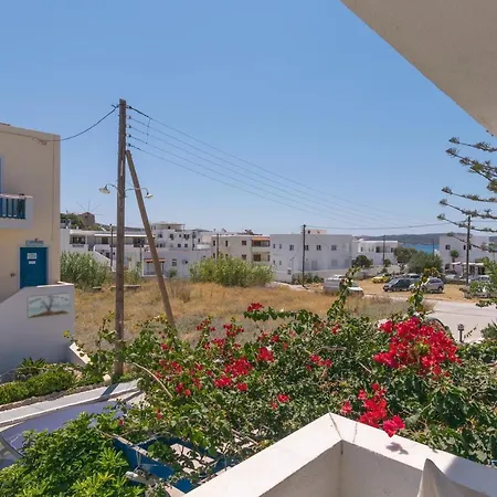 Tina's Adamantas (Milos)