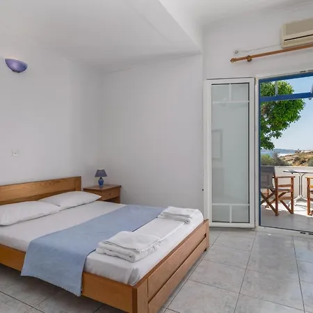 Tina's * Adamantas (Milos)