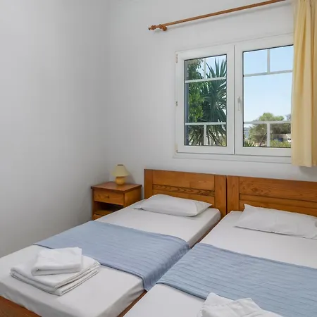 Tina's * Adamantas (Milos)