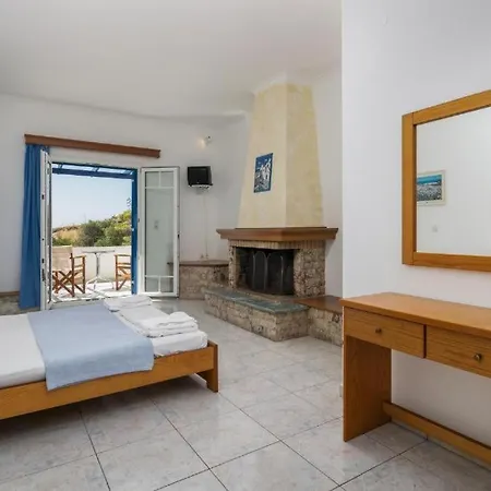 Tina's Adamantas (Milos)